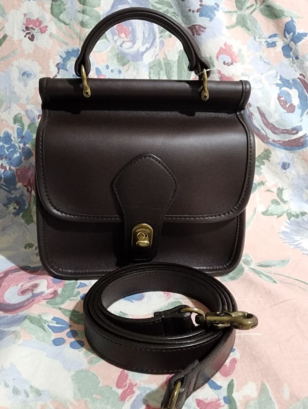 Mini dowel mahogany brown top handle crossbody leather bag croft & barrow Winnie